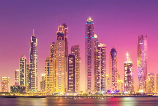 Edificios Modernos Dubai Marina Bay Por Noche Con Luces Fondo — Foto de Stock
