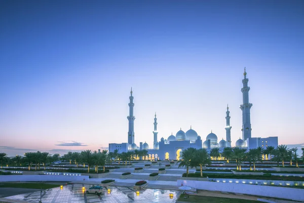View Sheikh Zayed Grand Mosque Road Night Abu Dhabi Uae — Stock Photo, Image