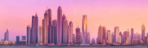 Edifícios Modernos Com Reflexo Dourado Pôr Sol Vista Baía Dubai — Fotografia de Stock