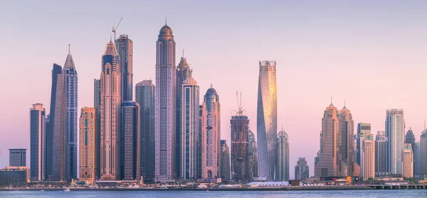 Edificios Modernos Con Reflejo Dorado Puesta Del Sol Bahía Dubai — Foto de Stock