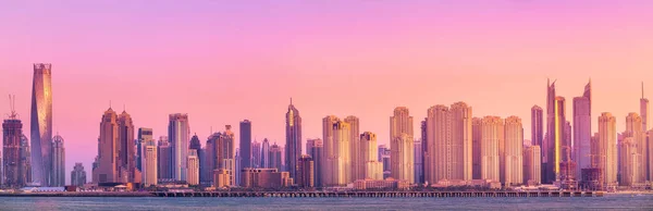 Moderne Gebouwen Met Gouden Weerspiegeling Van Zonsondergang Dubai Marina Bay — Stockfoto