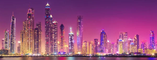 Edifícios Modernos Dubai Marina Bay Noite Com Luzes Fundo Vista — Fotografia de Stock