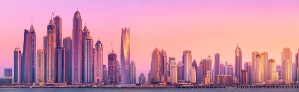 Edifícios Modernos Com Reflexo Dourado Pôr Sol Vista Baía Dubai — Fotografia de Stock