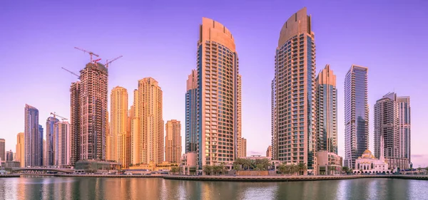 Edifícios Modernos Baía Dubai Marina Com Céu Limpo Durante Dia — Fotografia de Stock