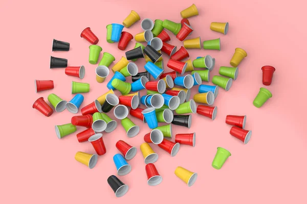 Pembe arka planda tabak, kaşık, bıçak ve bardak gibi tek kullanımlık aletler. 3D dünyayı kurtarma ve sıfır atık kavramı