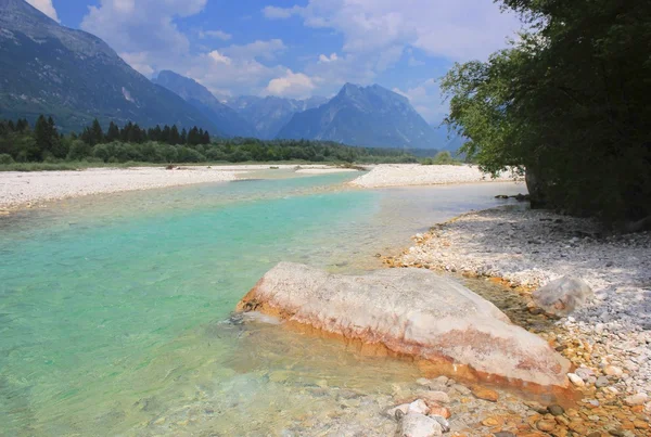 Soca Fluss und julianische Alpen, Slowenien — Stockfoto
