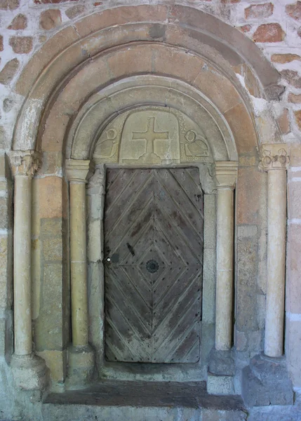 Inredda romanska portal, kamnik, Slovenien — Stockfoto