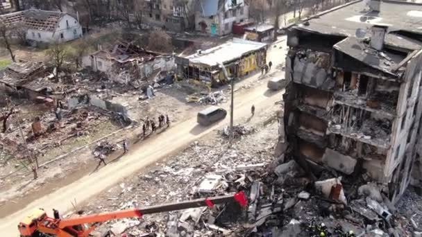 Rescue work in a destroyed house. The war in Ukraine. Bucha, Borodyanka, Gostomel, Irpin. — стокове відео