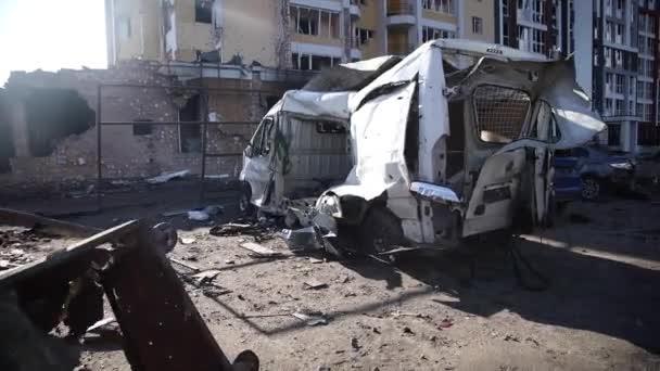 Ruiner efter ryska truppers bombning av ukrainska städer. Bucha, Borodyanka, Gostomel, Irpin. — Stockvideo