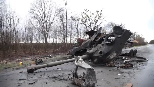 Ukraine. Bucha 2022. War in Ukraine. Truck bombed by Russian missiles. Truck crushed by a Russian tank. Russia attacked Ukraine. 4K, slow motion, high quality. — Vídeo de Stock