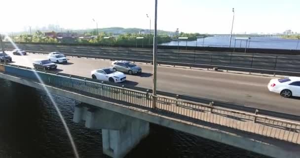 Kiev Oekraïne Patone Bridge Auto Traffic Drone Moving Back Panorama — Stockvideo