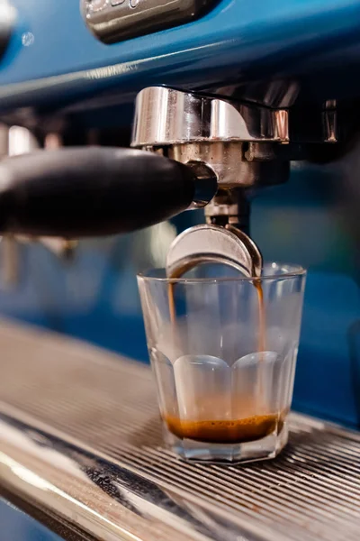 Kahve Makinesi Bir Fincan Espresso — Stok fotoğraf