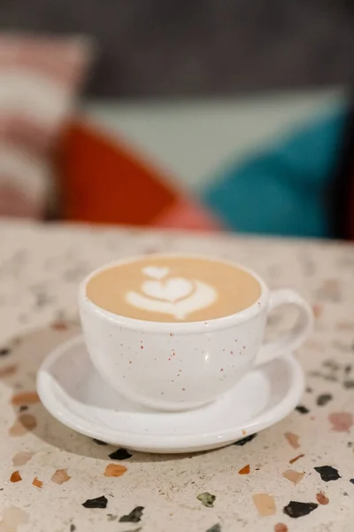 Nahaufnahme Tasse Latte Art Kaffee Auf Dem Tisch — Stockfoto