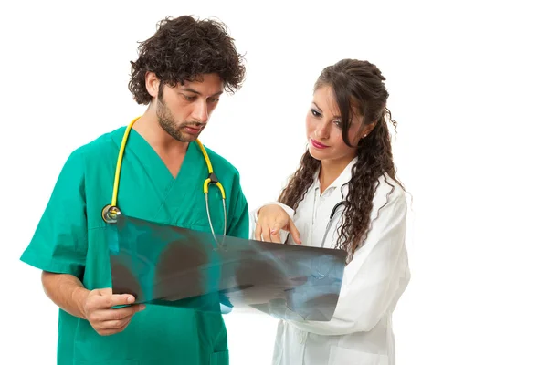 Mirando una radiografía de pecho — Foto de Stock