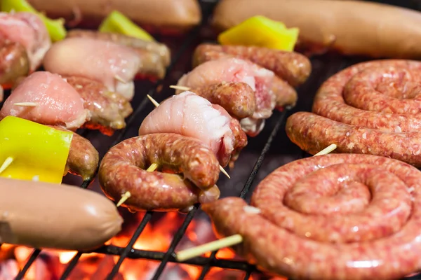 Cucinare sul barbecue — Foto Stock