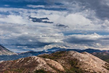 görkemli dağ silsilesi