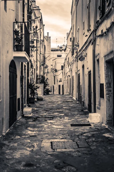 Ostuni alley — Stockfoto