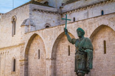 Roma İmparatoru heykeli