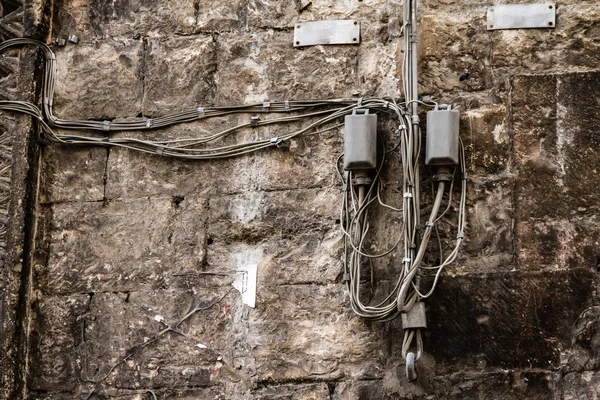 Componentes elétricos bagunçados — Fotografia de Stock