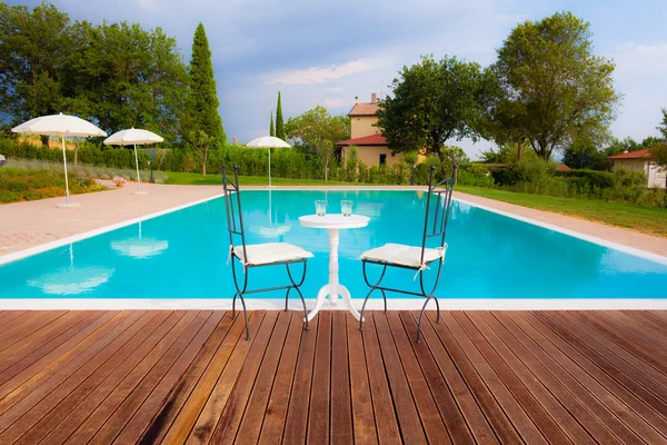 Tuscan pool — Stock Photo, Image