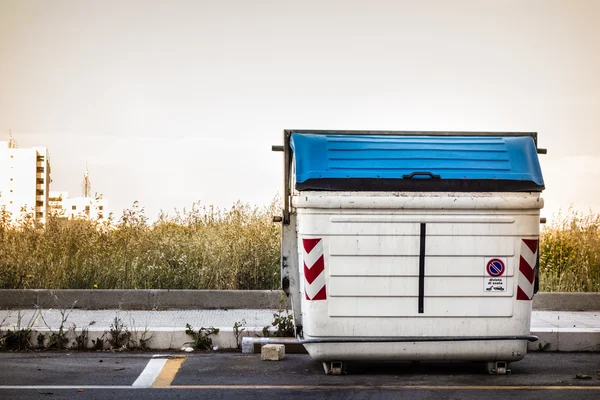 Dumpster — Stock Photo, Image