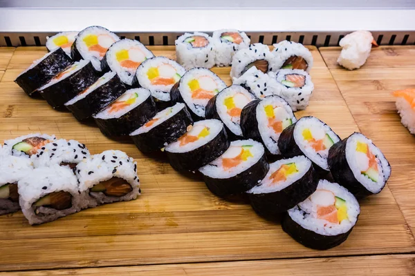 Wiersz sushi — Zdjęcie stockowe