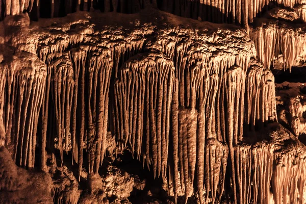 Стена сталактитов — стоковое фото