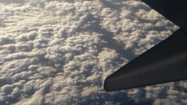 bulutların altında