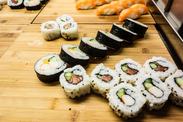 Sushi su legno — Foto Stock