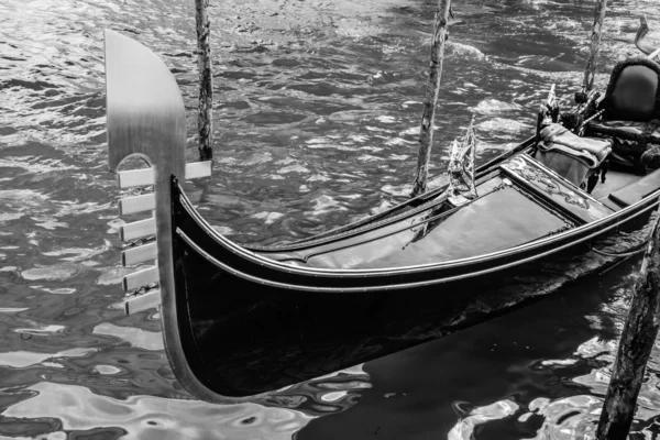 Monochrome gondola — Stock Photo, Image