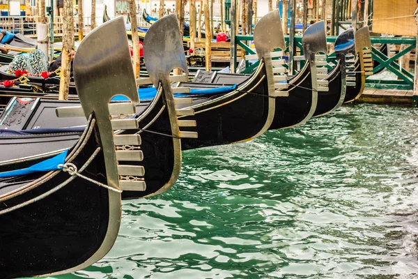 Docked gondolas row — Stock Photo, Image