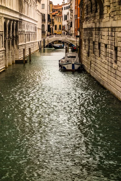 Canal veneciano —  Fotos de Stock