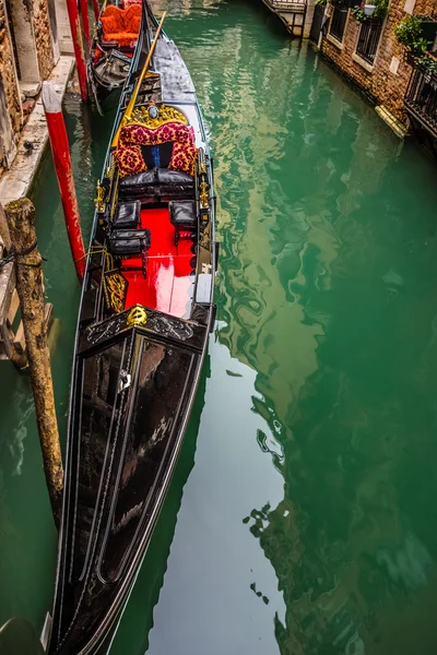 Gondola in the canal — Stock Photo, Image