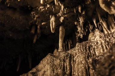 karanlık grotto