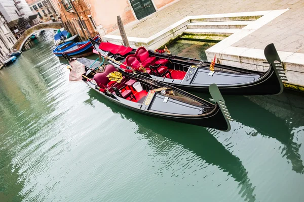 Gondolas in a calm canal — Stock Photo, Image
