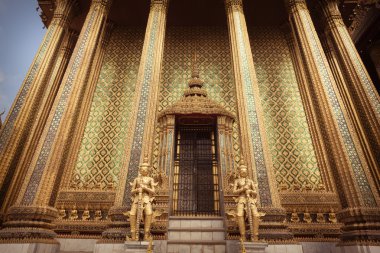 Phra mondop kapıları