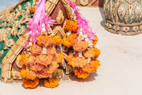 Garland in de tempel — Stockfoto