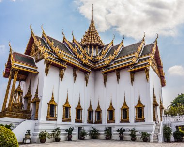 Phra Thinang Dusit Maha Prasat