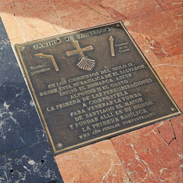 Camino de Santiago, Saint James yolun başlangıcı, Oviedo, Asturias, İspanya, Nisan 2022