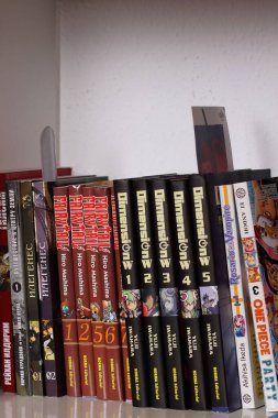 Rafta manga kitapları, Japon çizgi roman koleksiyonu, Vitoria-Gasteiz, Haziran 2022
