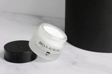 Bella Aurora kozmetik, antipigmentaion kremi, Vitoria, İspanya, Ju