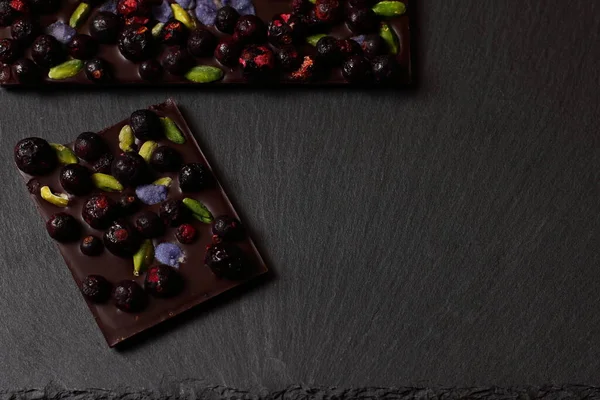 Brown Chocolate Bark Dried Fruits Cocoa Dessert — Foto de Stock