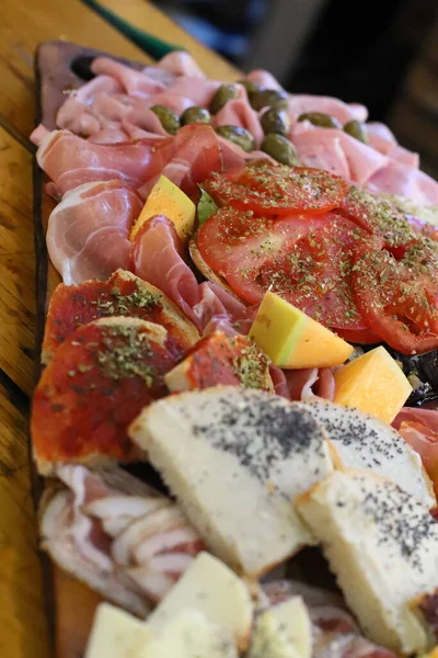 Итальянская Закуска Салями Ветчиной Беконом Традиционные Блюда — стоковое фото