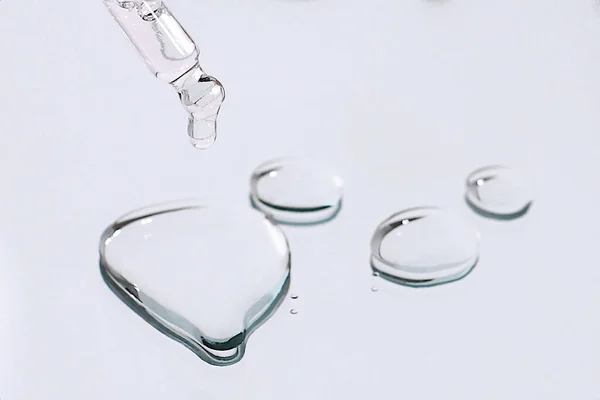 Kozmetik serum kolajen damlaları ve pipette