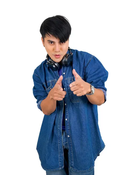 Jovem Asiático Vestido Homem Jean Com Fone Ouvido Apontando Dedo — Fotografia de Stock