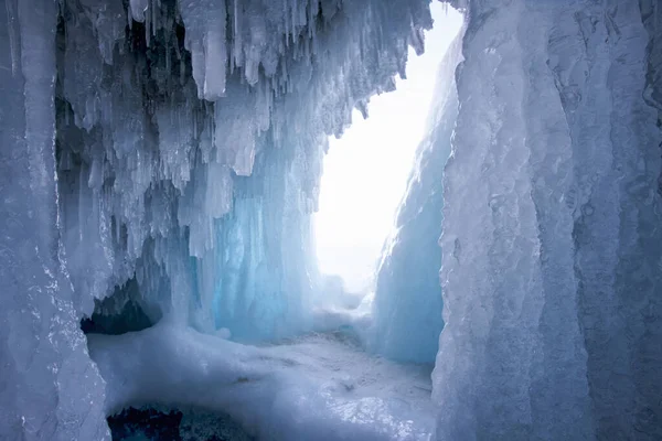 Una Cueva Hielo Atrae Lago Baikal Lago Agua Dulce Más — Foto de Stock