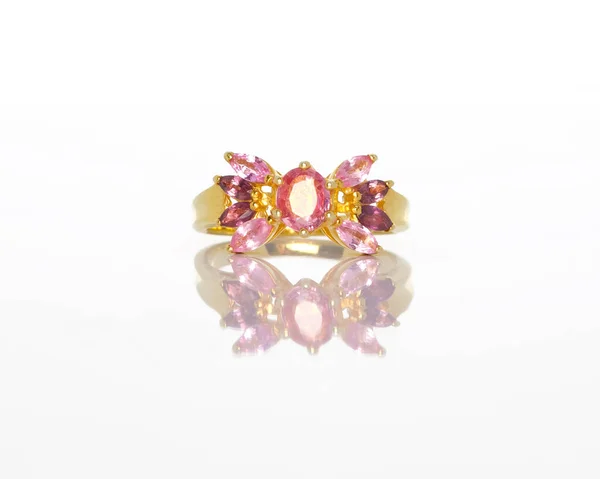 Saphir Rose Violet Jaune Bijou Bague Gemme Sur Fond Blanc — Photo