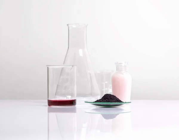 Ingrediente Produtos Químicos Cosméticos Mesa Laboratório Branco Líquido Permanganato Potássio — Fotografia de Stock