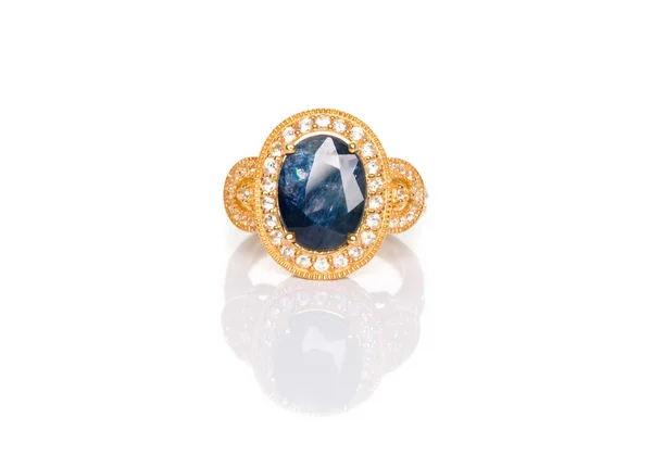 Blauwe Saffier Diamanten Juweel Edelstenen Ring Witte Achtergrond Met Reflectie — Stockfoto