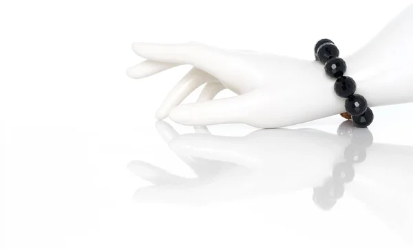 Pulseira Spinel Preto Mão Feminina Manequim Plástico Coleção Acessórios Pedras — Fotografia de Stock